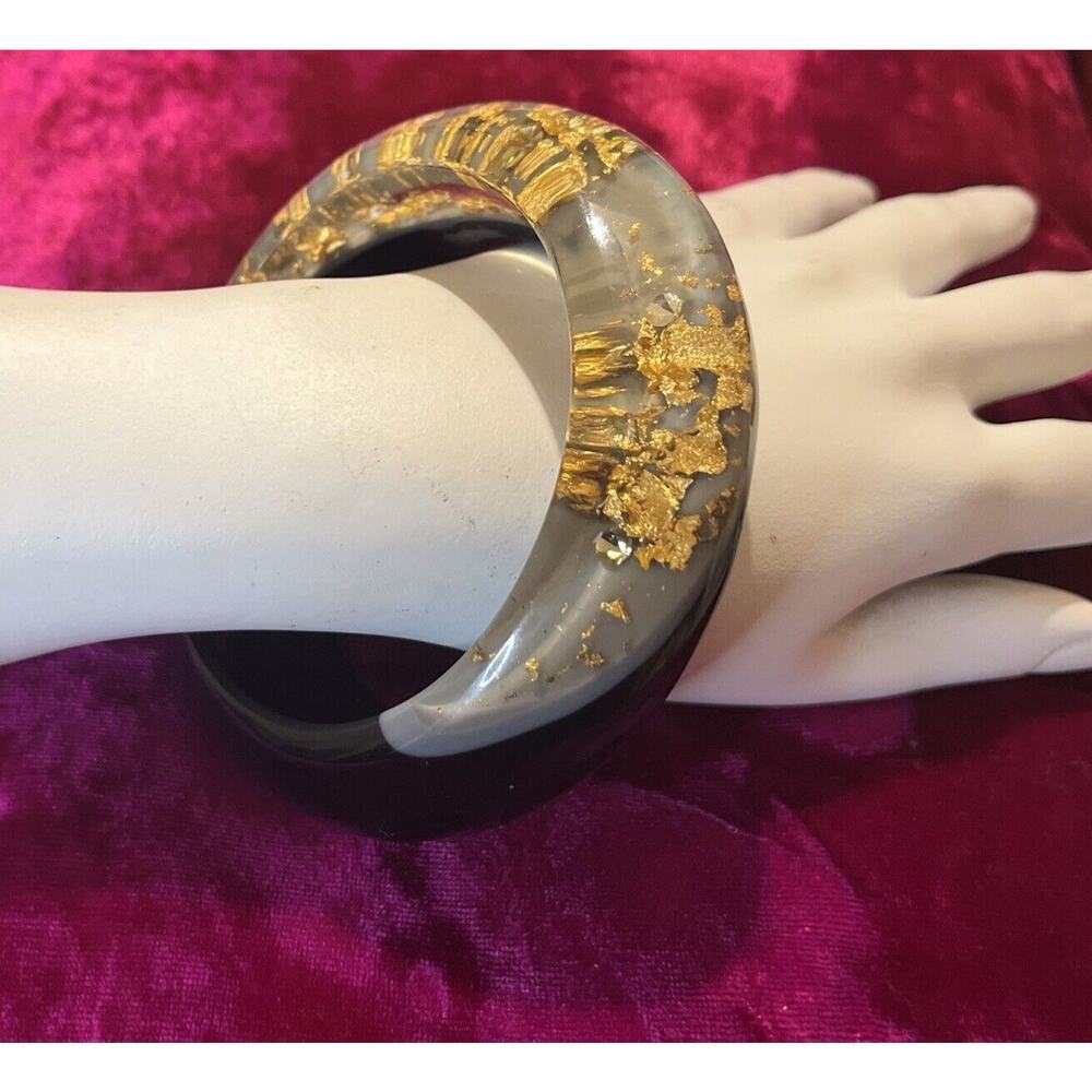Vintage Mod Chunky Clear Acrylic Lucite Gold Flake Inclusion Bangle Bracelet